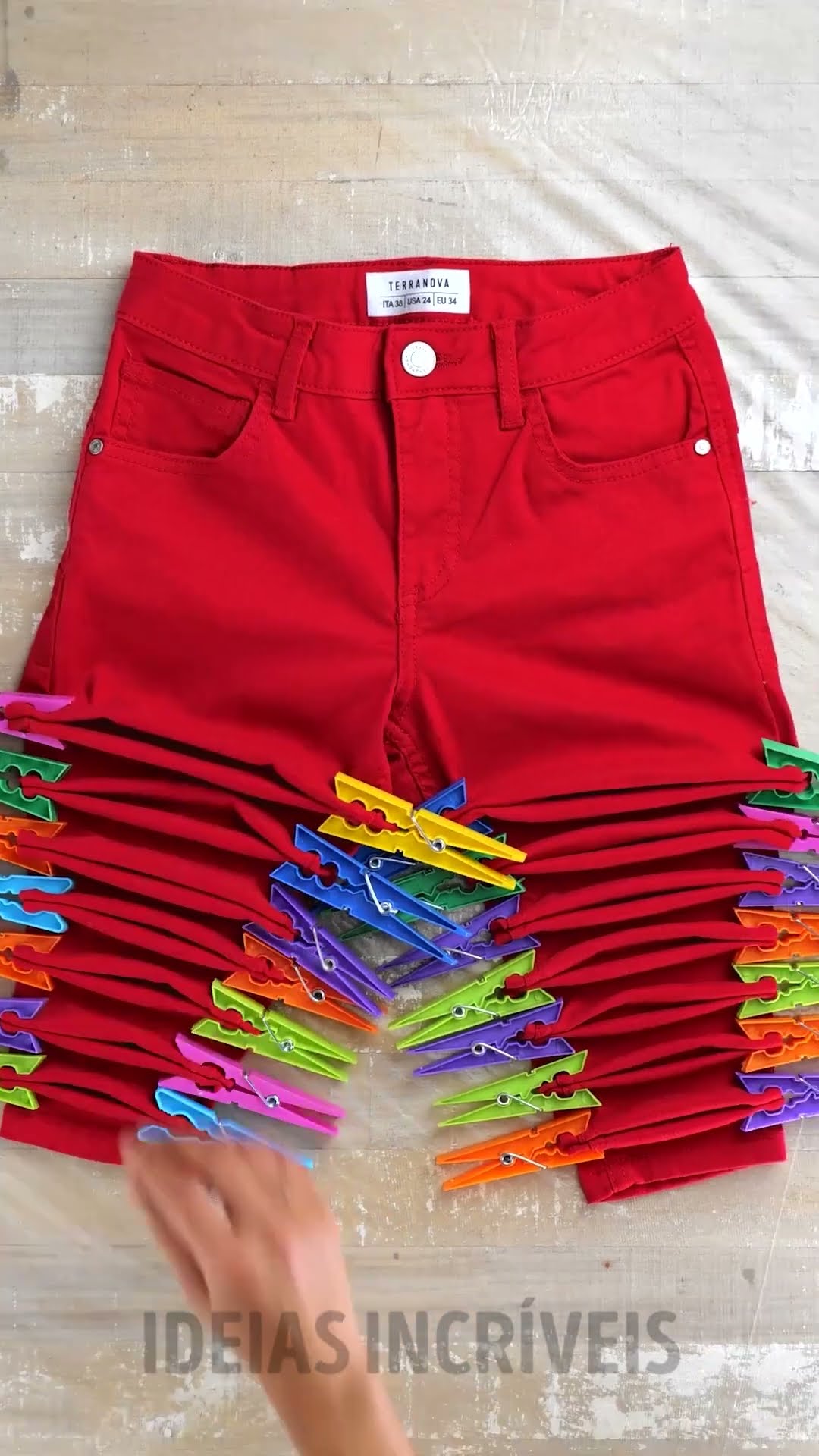 NOVAS IDEIAS PARA CUSTOMIZAR SUAS ROUPAS USANDO A TÉCNICA DO TIE-DYE