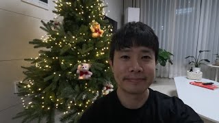 Average Korean Man Buying A Christmas Tree For The First Time