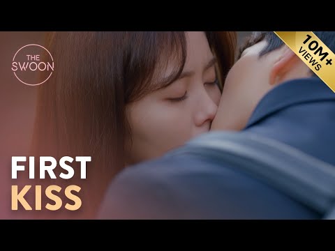 Kim So-hyun and Song Kang’s first kiss | Love Alarm Ep 1 [ENG SUB]