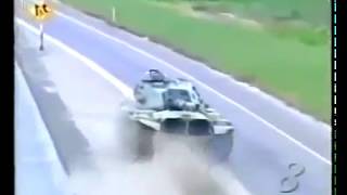 شاهد فديو مطاردة دبابة حربية في شوارع امريكا اشبع ضحك