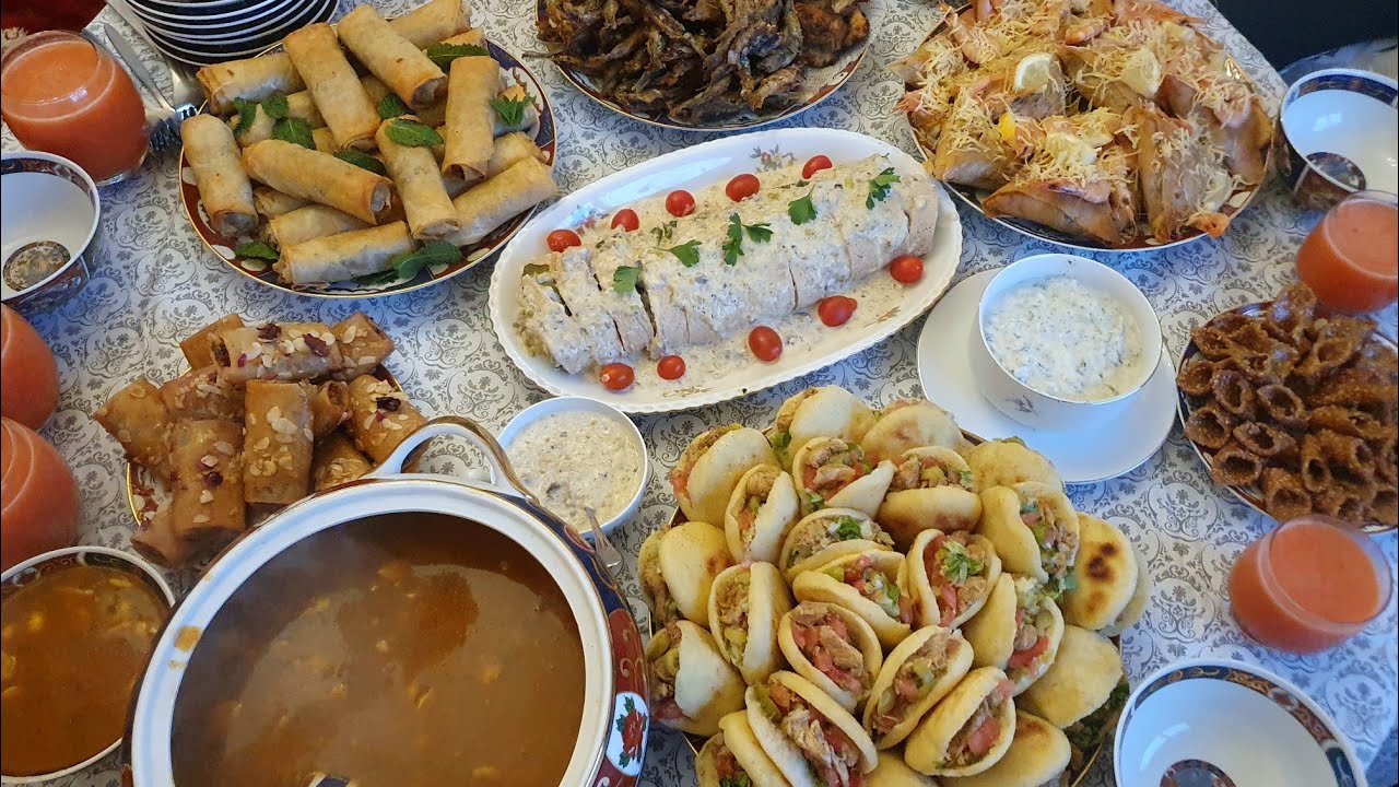 مائدة الافطار حريرة باللوز و تقيطعات اللحم ميني بطبوط بالشوارما و رولي الدجاج بالسبانخ و الفرماج