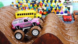 Monster Trucks in the Mud Show Resimi