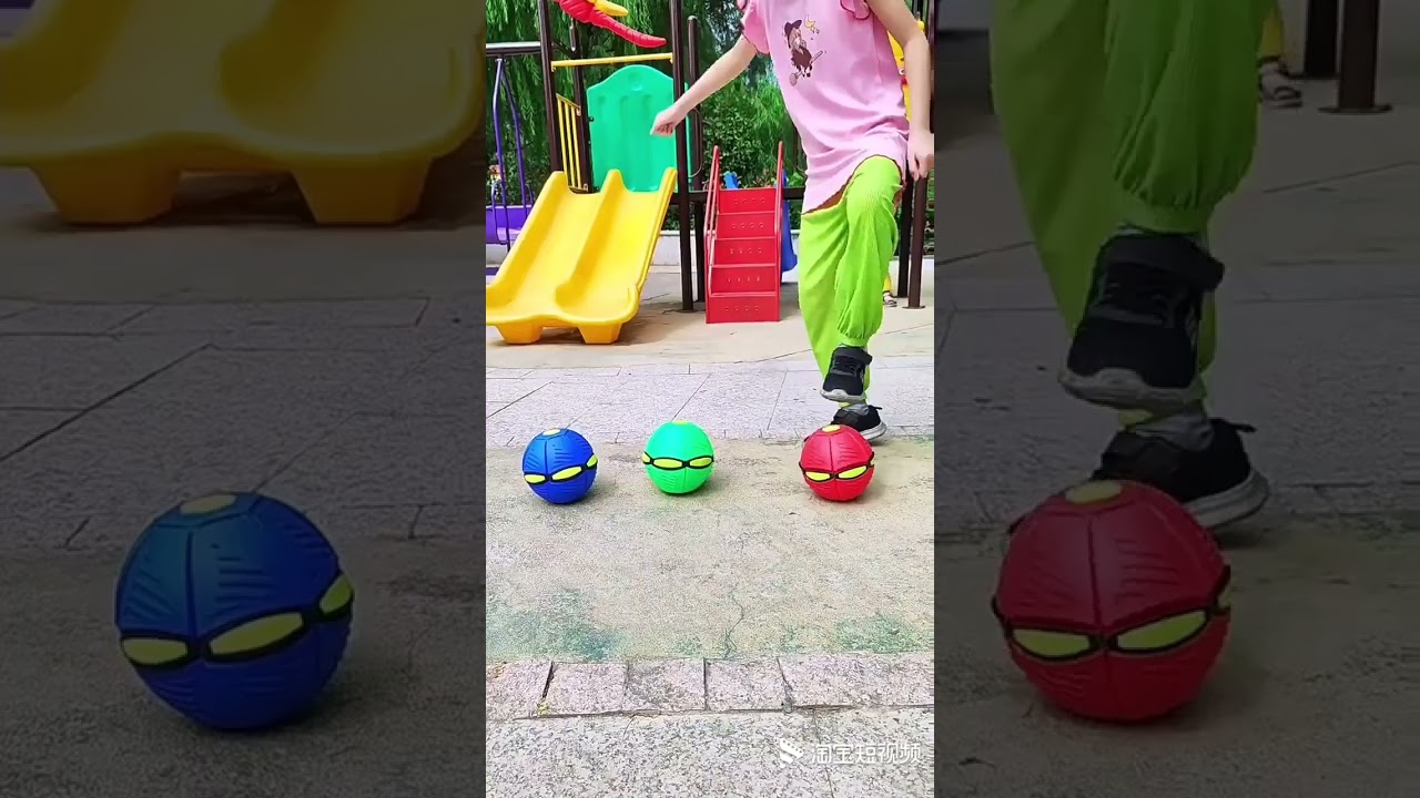 Magic flying saucer deformation ball children's favorite step on the ball can make baby very happy