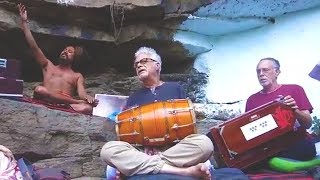 Vignette de la vidéo "Krishna Das - Hanuman Chalisa with Baba Ji in India"