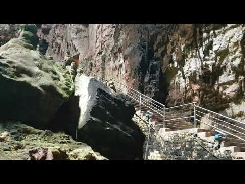 Видео: Посещение на пещерите Grotte di Stiffe в Абруцо, Италия