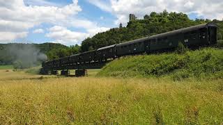 Dampfbahn fränkische Schweiz   Vorbeifahrt Burgruine Neideck