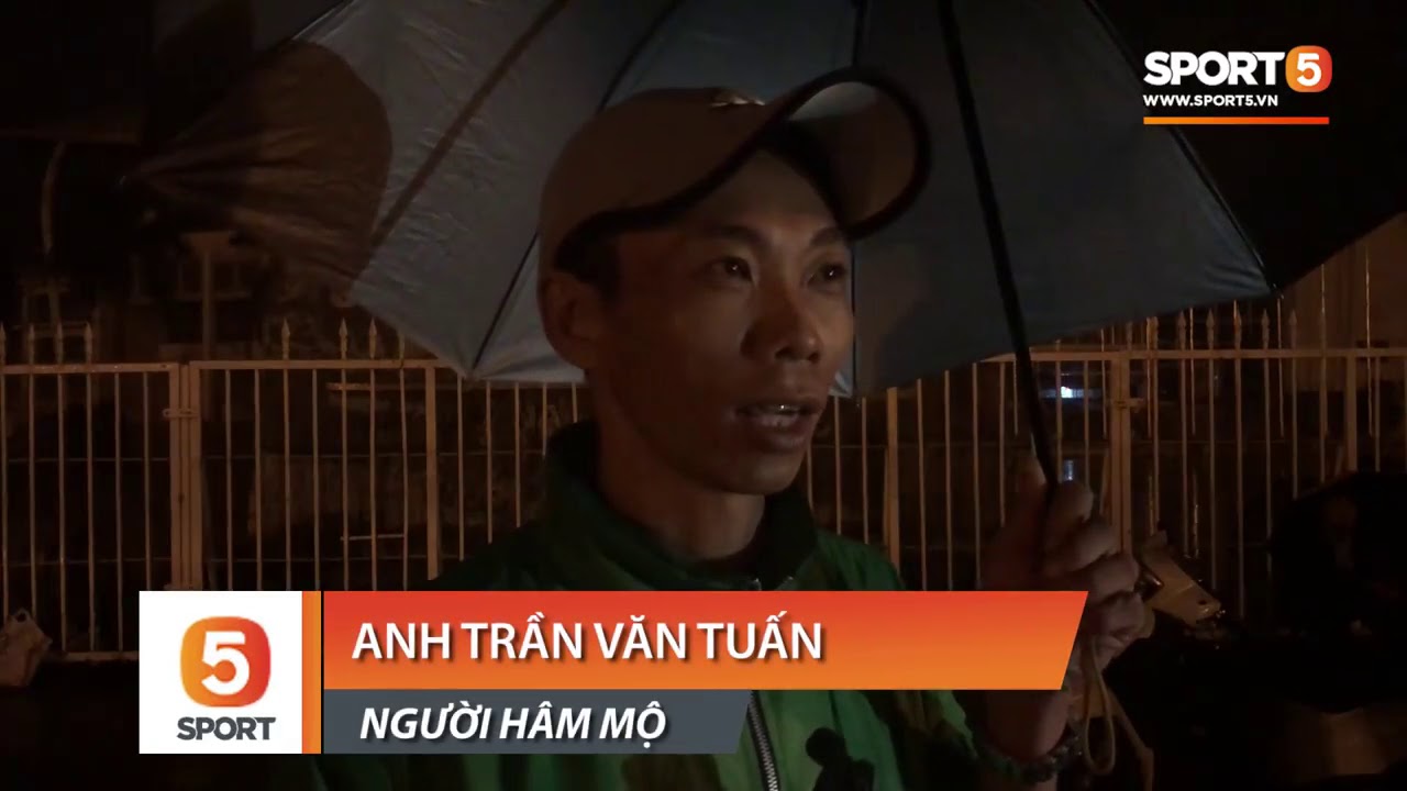  SỐC: Côn đồ đe doạ, đuổi người hâm mộ chân chính xếp hàng mua vé trận Việt Nam vs Malaysia