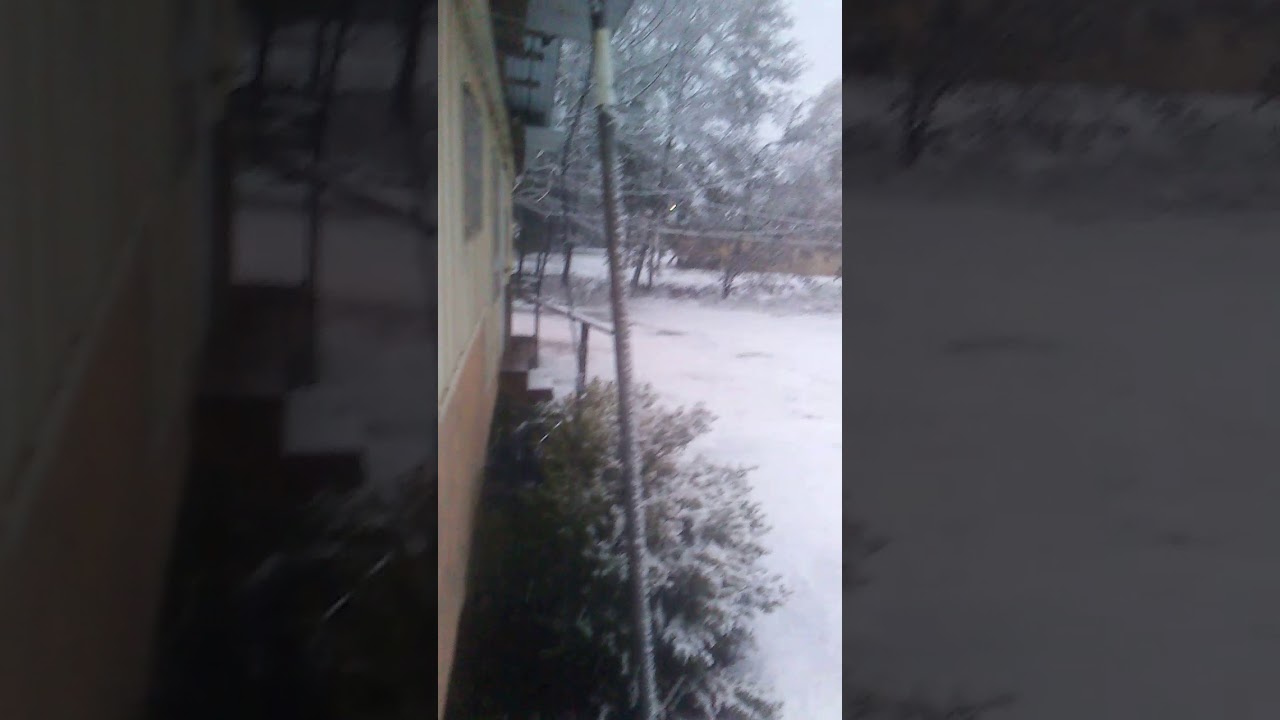 this is the snow in Hammond La.and I mean it is coming down reAl