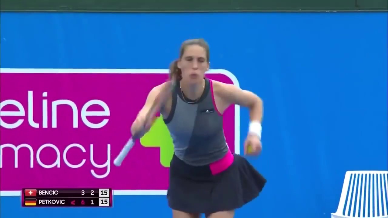 Andrea Petkovic super dance - YouTube