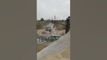 The mobile cone crusher machine working site #cone #crusher #screen #vibrating #mobile #jycrusher