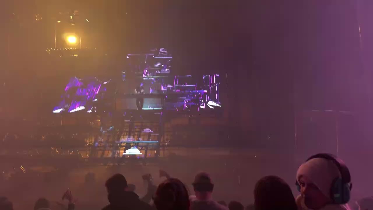 Billie Eilish - Birds Of A Feather (Amel Remix) - Martin Garrix Red Rocks Day 3