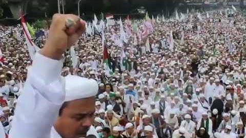 Aksi Unjuk rasa jakarta - Iwan Fals - Dibawah tiang bendera (Official Lirik video)