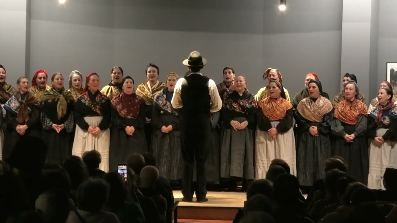 2023 11 30 Coro da Asociación Cultural XACARANDAINA en San Francisco Javier HD 1080p