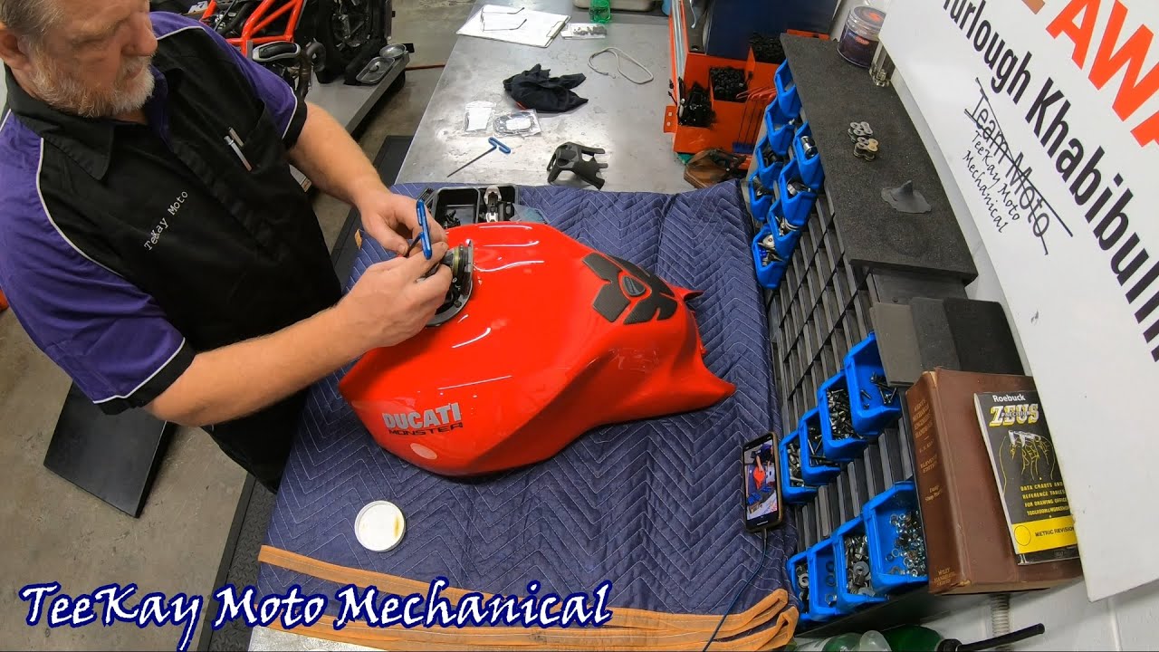 Refitting the locking cap and fuel pump to a Ducati fuel tank YouTube