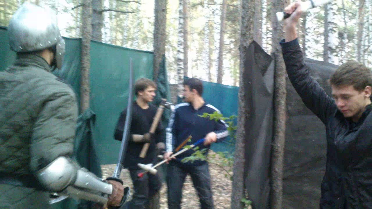 лабиринт. Удар по яйцам - YouTube