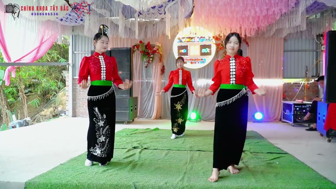 MÚA VẤN VƯỢNG CHỢ TÌNH