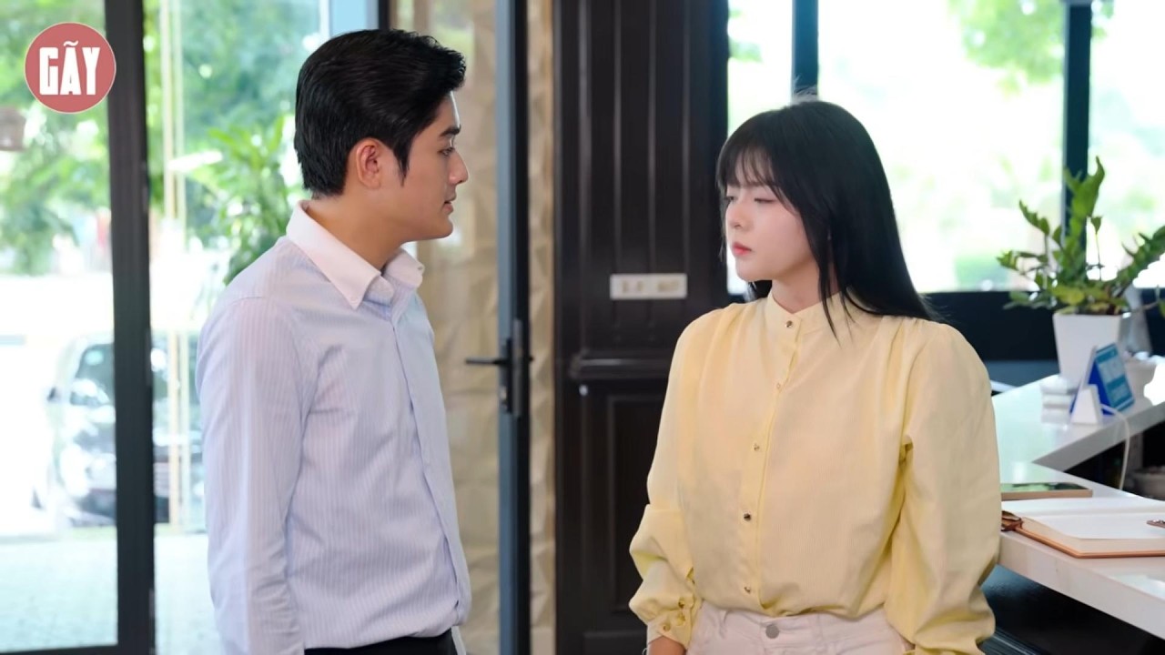 CÔ NÀNG CHỦ QUÁN ĂN NGỔ NGÁO VÀ ANH CHÀNG CHỦ TỊCH LÉM LỈNH