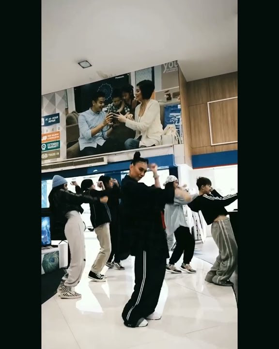 Download lagu AGNEZ MO dancing to F Yo Love Song