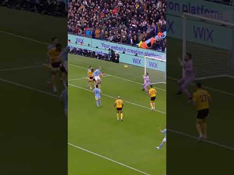 Note to defenders: Don't get in Erling Haaland's way 💪