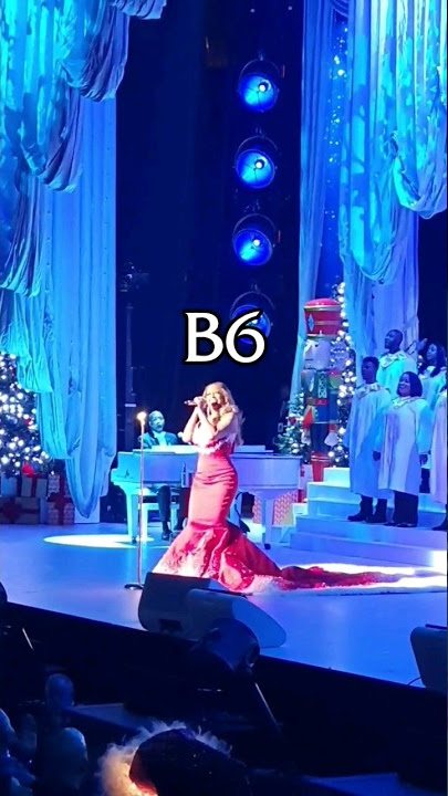 Mariah's NEW STUNNING NOTE CHANGE!! - Oh Holy Night (NYC 12/13/22)