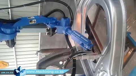 500W Fiber Laser Cutting Machine with 6 Axis Kawasaki Robotic Arm System For Vehicle Door Frame Cutt