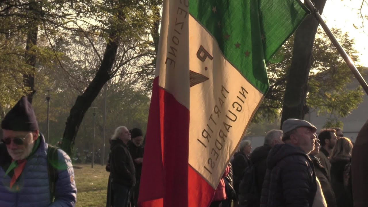 A Milano in centinaia per i funerali di Licia Pinelli
