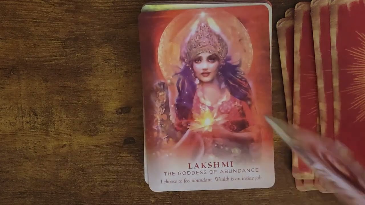 The Divine Feminine Oracle by Meggan Watterson 'UNBOXING'