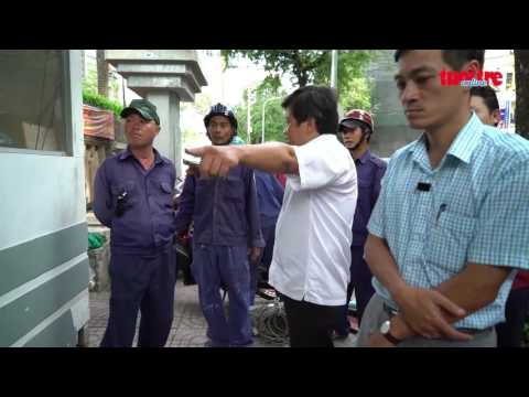 'Đội giải cứu vỉa hè' Quận 1 đập trụ sở khu phố