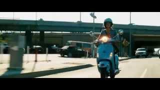Transformers (2007) Bumblebee vs Barricade (HD latino)