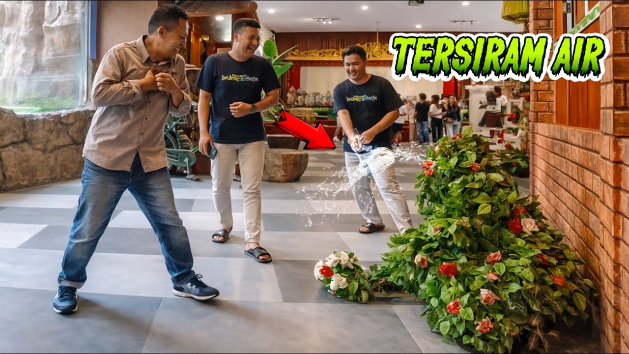 Langsung Kena Siram Air, PRANK MANUSIA POHON, BUSHMAN PRANK