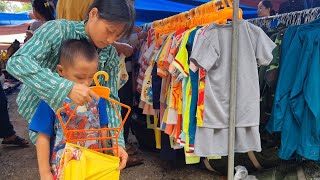 mother and daughter go to the market buy clothes for your child ađ@Thaothique_