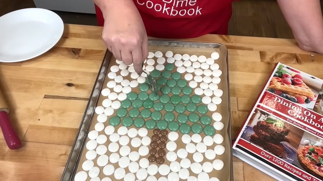 Last Minute Christmas Candy Bark That Looks Like You Spent Hours!