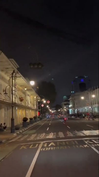 Indah ya kota kembang (bandung) di malam hari (braga) #shorts #bandung #bandunghits #youtubeshorts