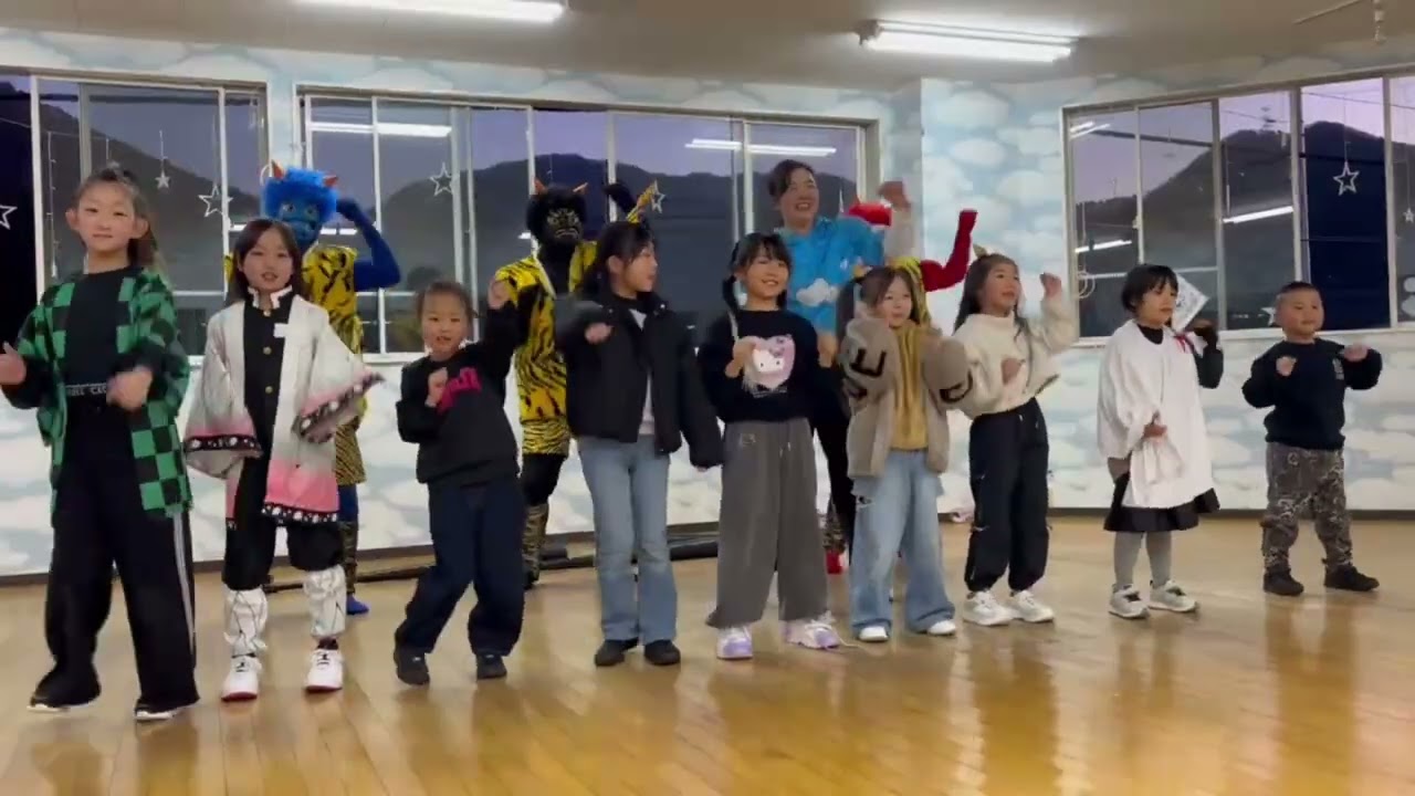 【節分】鬼がスタジオに来たと思いきや、ナルトダンスを踊り出す？ラストのありがたき踊りと歌ご利益すぎた👹#節分#鬼#シルエット#ナルト#naruto #シルエット 