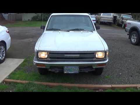 Replacing front corner light on Toyota Pickup #Toyota #Pickup #Roseburg