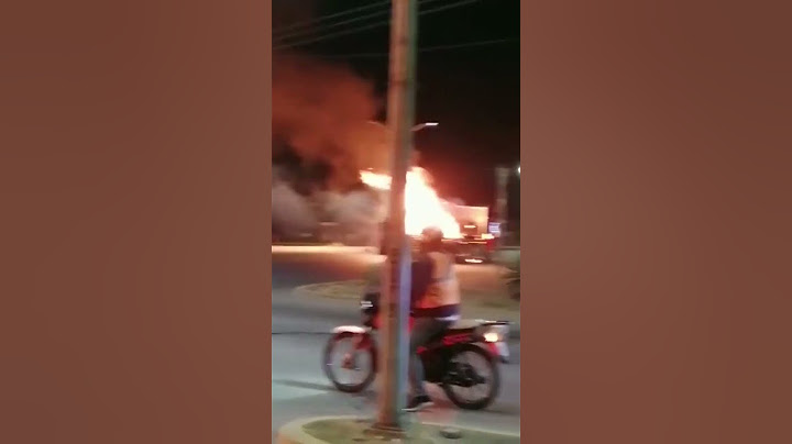 Reportan bloqueo de vialidades con unidades incendiadas en #Culiacán, #Sinaloa.