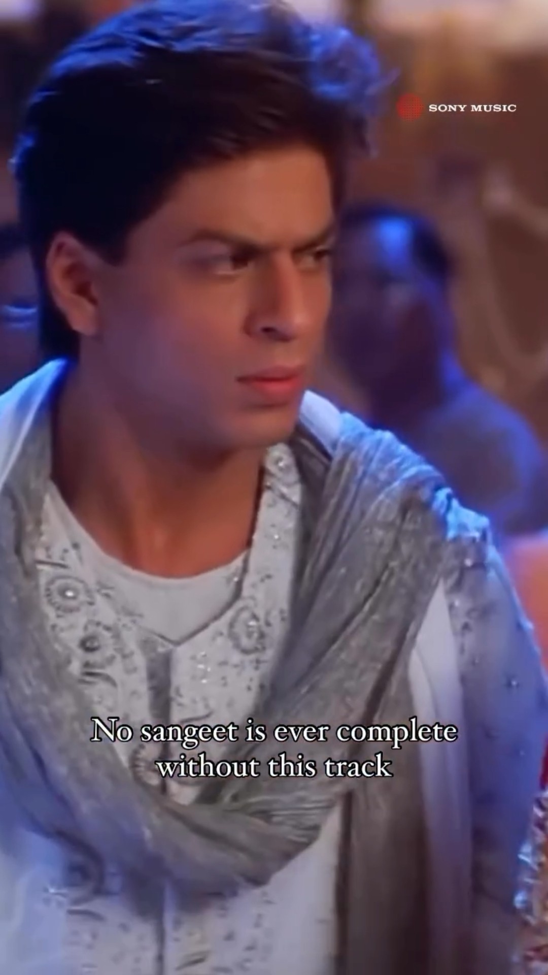 A wedding celebration isn't complete without 'Bole Chudiyan? #srk #hrithikroshan #kareenakapoorkhan