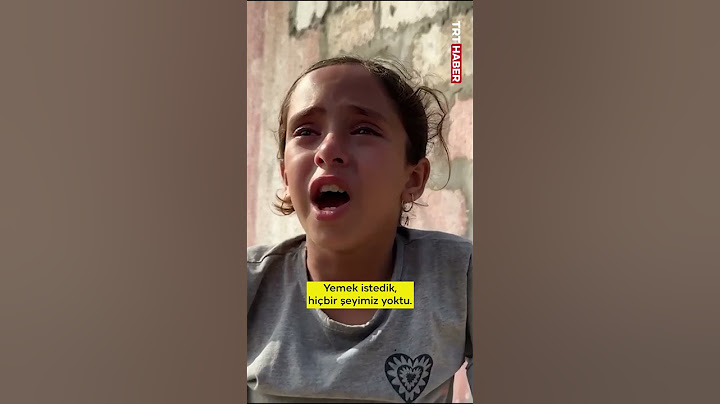 Gazzeli kız, soykırımcı İsrail'in katlettiği kardeşinin yasını tutuyor