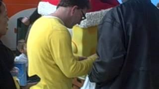 Tom Kenny of Spongebob Squarepants signing autographs Resimi