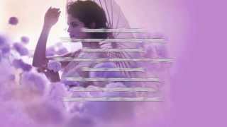 Selena Gomez - Round And Round Resimi