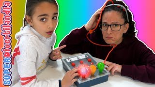 PREGUNTAS INCOMODAS en la MAQUINA de la VERDAD