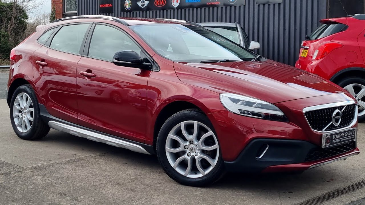 vært vold Politisk 2017 (67) Volvo V40 Cross Country 2.0 T3 5Dr in Flamenco Red. 29k Miles.  FVSH. Huge Spec. SOLD - YouTube