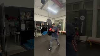𝐒𝐮𝐧𝐝𝐚𝐲 𝐦𝐨𝐫𝐧𝐢𝐧𝐠𝐬 = 𝐛𝐨𝐱𝐢𝐧𝐠 𝐦𝐨𝐝𝐞 🥊 Best way to start the day. What’s your Sunday routine? 👀👇🏾