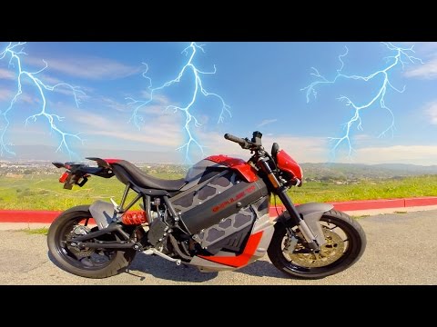 וִידֵאוֹ: Lightning Electric Superbike נרדף על ידי BMW S1000RR