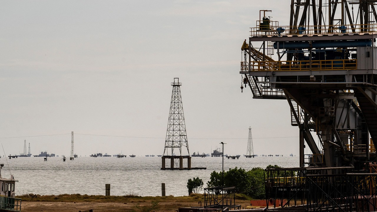 Venezuela Oil Deal Raises Questions Over US Role thumbnail