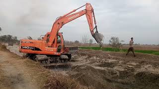 345CL Excavator Pulls Out 2 Deere Dozers From a Canal "Stuck?"3/2023