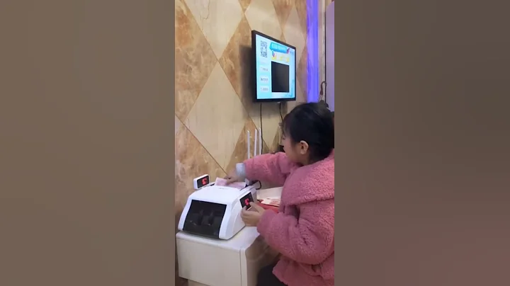 #點鈔機數壓歲錢，現在的小孩都用點鈔機數壓歲錢了嗎？這比我們整個童年的都要多，我徹底酸了。 - 天天要聞
