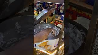 Kya aapne aisa cream roll khaya hai? #creamroll #foodie #streetfood #streetfoodindia