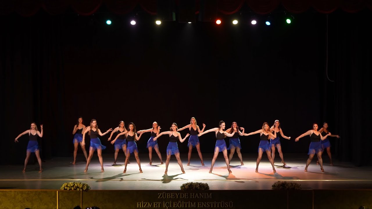 Başlangıç/Orta Seviye Ladies Latin Yıl Sonu  Gösterisi 