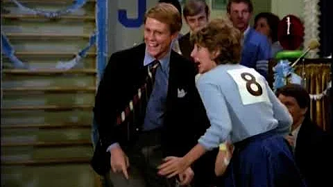 Laverne & Shirley. Dance Competition